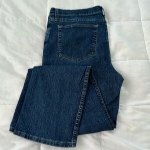 Women’s Lee jeans.  Reg fit straight leg. Size 16. Like new.